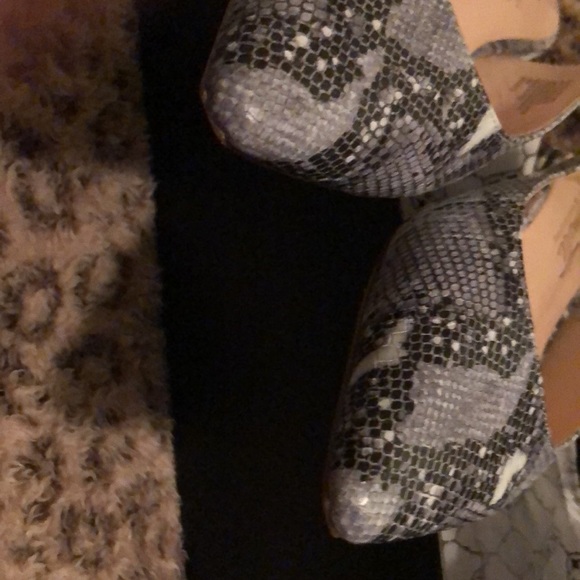 Grey Multi shoe (snakeskin look) - Picture 5 of 5